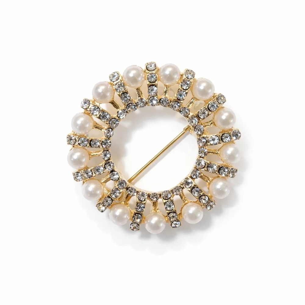✨ Elegant Pearl & Crystal Wreath Brooch | Gold-Tone Luxe Statement Pin ✨ - Picture 1 of 2